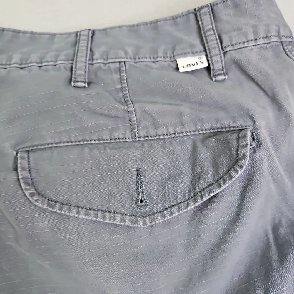 Vintage Y2K Levi Strauss & Co. Cargo Shorts Size 38 Gray Snap Button Pockets